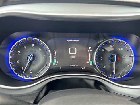 Used 2025 Chrysler Pacifica Limited FWD image 14