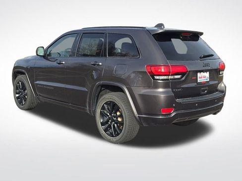 Used 2021 Jeep Grand Cherokee Laredo X image 3
