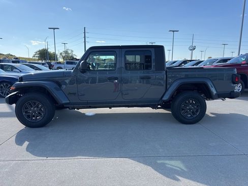 New 2025 Jeep Gladiator Sport image 22