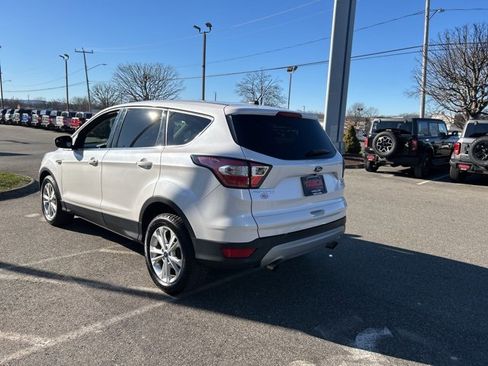 Used 2017 Ford Escape SE image 5