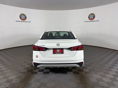 Used 2025 Nissan Altima 2.5 SV FWD image 8