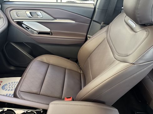 New 2026 Ford Explorer Platinum image 38