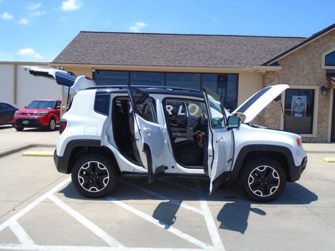 Used 2016 Jeep Renegade Trailhawk AWD/4WD image 21