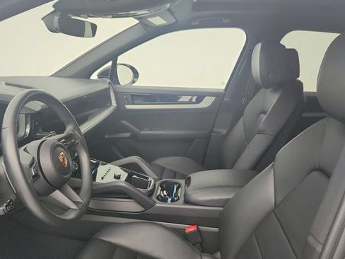 Used 2025 Porsche Cayenne AWD/4WD image 15