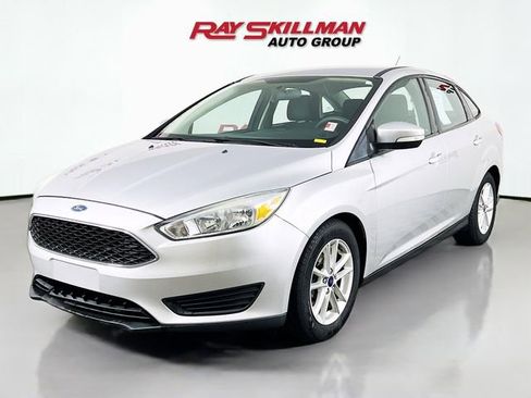 Used 2017 Ford Focus SE FWD image 3