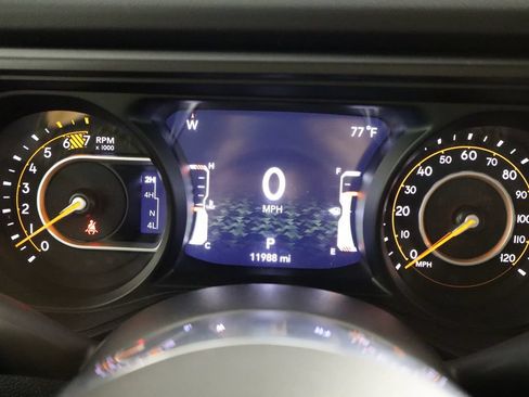 Used 2024 Jeep Wrangler Unlimited Sahara AWD/4WD image 11