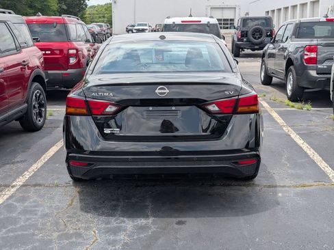 Used 2024 Nissan Altima 2.5 SV FWD image 6
