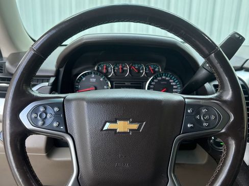Used 2018 Chevrolet Suburban Premier AWD/4WD image 18