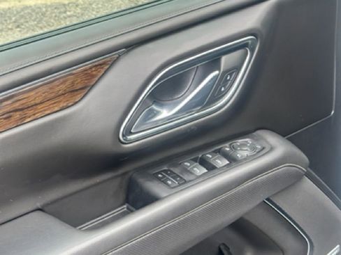 Used 2023 Chevrolet Suburban Premier RWD image 9