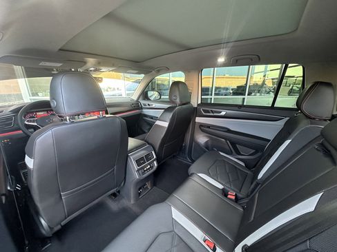 Used 2024 Volkswagen Atlas Peak Edition SEL image 38