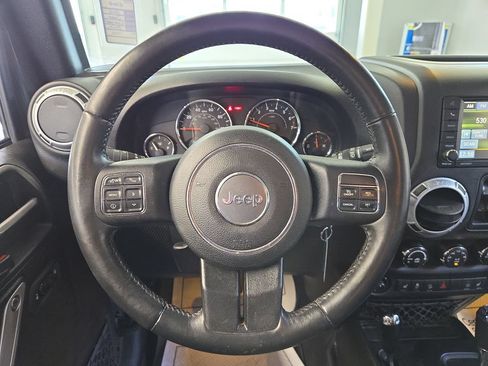 Used 2016 Jeep Wrangler Unlimited Rubicon w/ Connectivity Group AWD/4WD image 19
