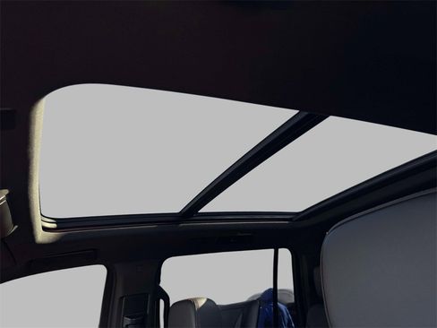 Used 2021 Chevrolet Suburban RST w/ Luxury Package image 25