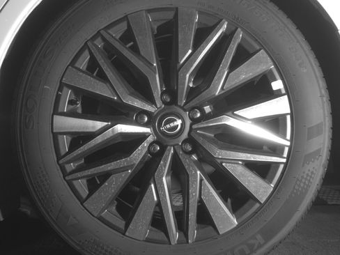 Used 2025 Nissan Altima 2.5 SV FWD image 14