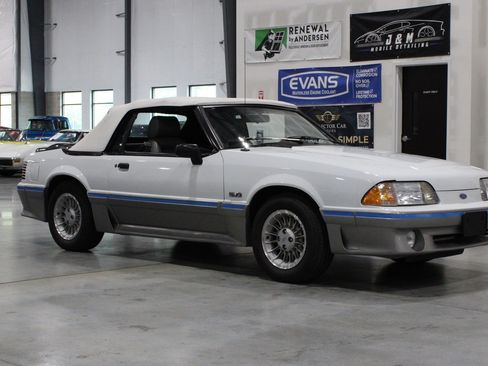 Used 1988 Ford Mustang GT RWD image 26