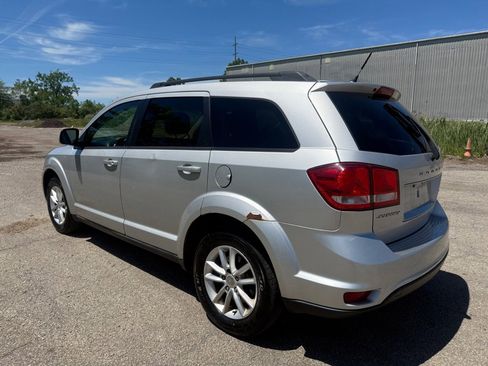 Used 2013 Dodge Journey SXT FWD image 3