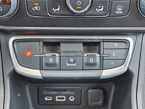 Used 2024 GMC Terrain SLT FWD image 23
