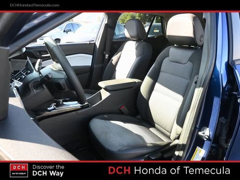 Used 2024 Chevrolet Trax LT w/ Sunroof Package image 18