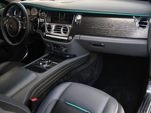 Certified 2021 Rolls-Royce Wraith RWD image 18