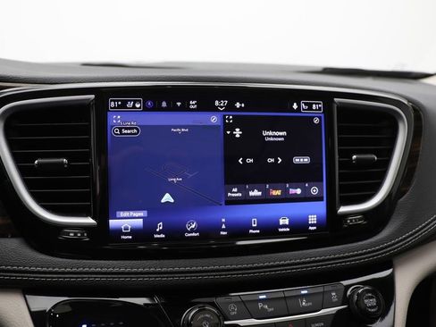 Used 2024 Chrysler Pacifica Limited image 25