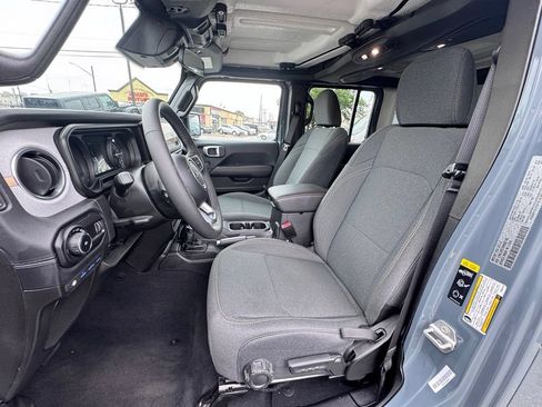 Used 2025 Jeep Wrangler Unlimited Sahara AWD/4WD image 13