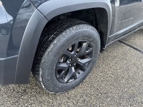 Used 2016 Jeep Cherokee Trailhawk w/ Leather Interior Group image 18