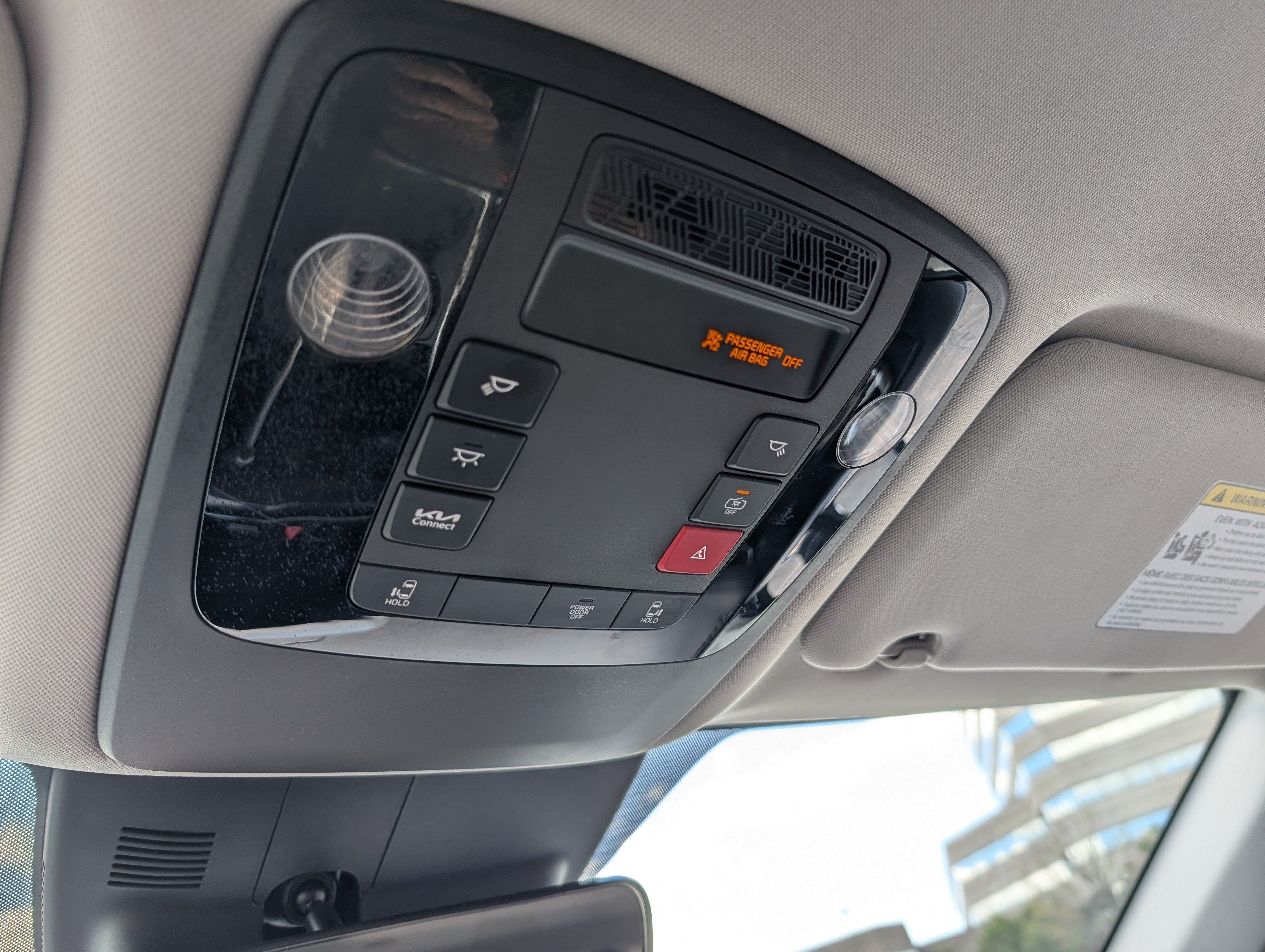 Certified 2025 Kia Carnival FWD image 32