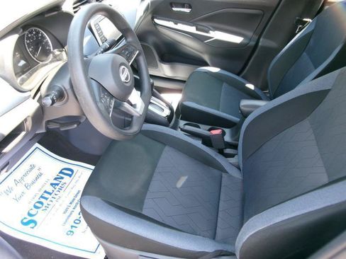 Used 2025 Nissan Versa SV FWD image 13
