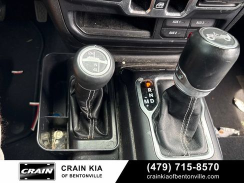 Used 2018 Jeep Wrangler Unlimited Sahara AWD/4WD image 13