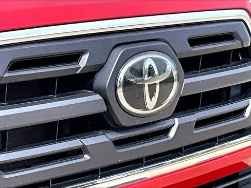 Used 2019 Toyota Tacoma SR5 AWD/4WD image 11