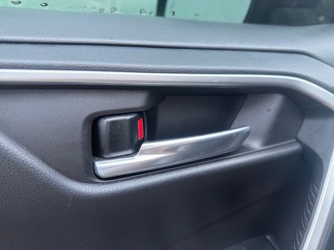 Used 2021 Toyota RAV4 XLE image 11