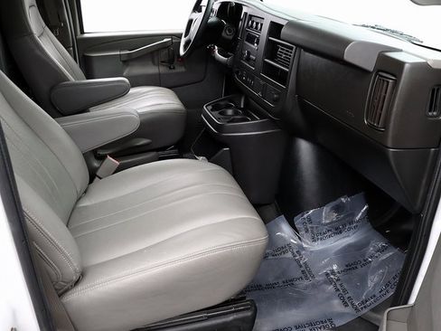 Used 2020 Chevrolet Express 2500 image 25