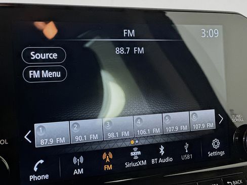 Used 2024 Nissan Pathfinder SL AWD/4WD image 21