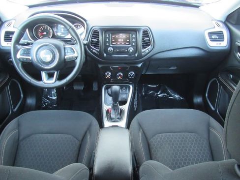 Used 2018 Jeep Compass Sport image 3