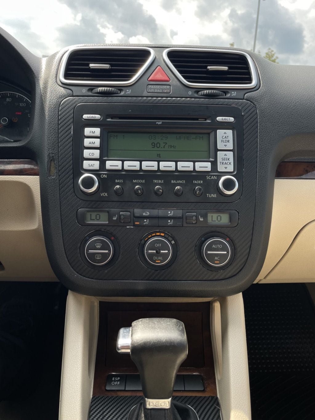 Used 2009 Volkswagen Eos Lux FWD image 6