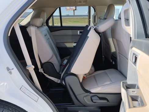 Certified 2022 Ford Explorer XLT w/ Equipment Group 202A image 38