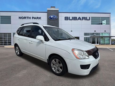 Used 2009 Kia Rondo LX FWD image 2