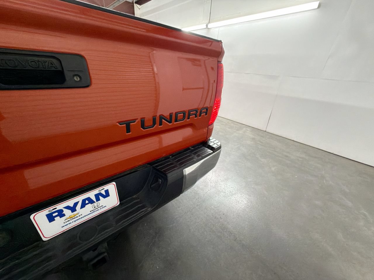 Used 2018 Toyota Tundra SR5 w/ TRD Off Road Package AWD/4WD image 30