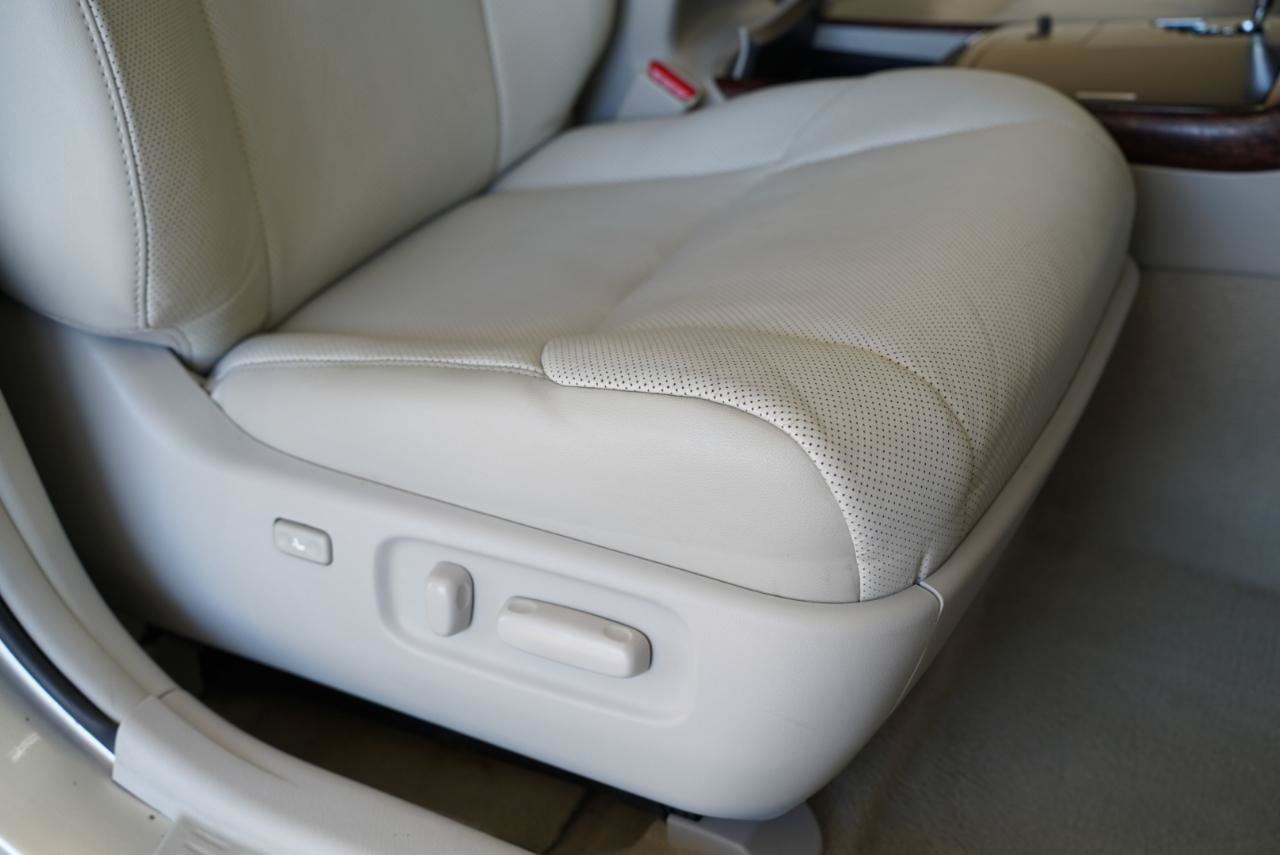 Used 2012 Toyota Avalon Limited FWD image 30