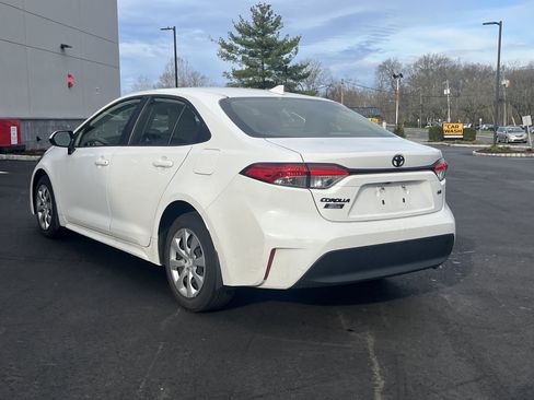 Used 2023 Toyota Corolla LE image 3