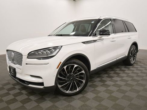Used 2022 Lincoln Aviator Reserve w/ Equipment Group 201A image 2