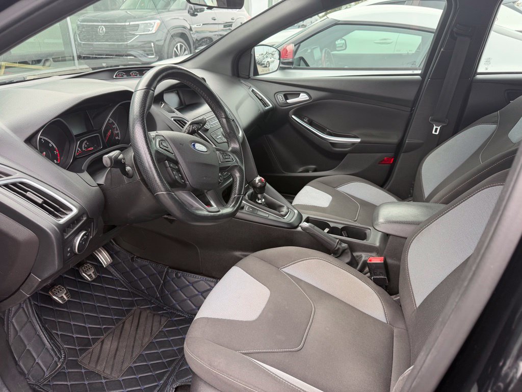 Used 2018 Ford Focus ST FWD image 9