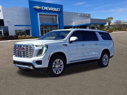 Used 2025 GMC Yukon XL Denali AWD/4WD image 33