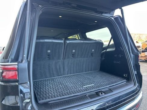 Used 2022 Jeep Wagoneer Series III w/ Premium Group I image 14