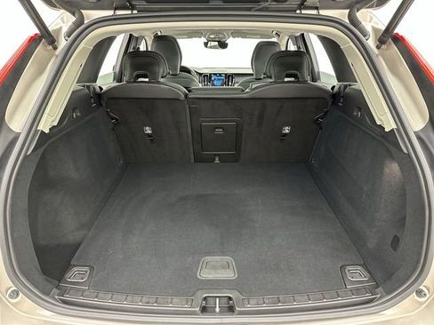 Used 2025 Volvo XC60 B5 Core image 23