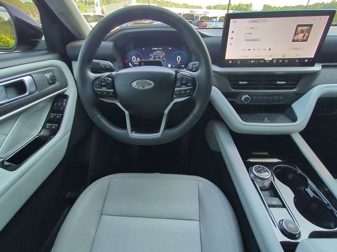 Used 2025 Ford Explorer Platinum w/ Ultimate Package AWD/4WD image 18