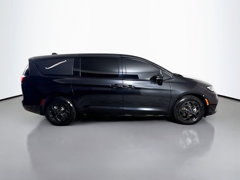 Used 2022 Chrysler Pacifica Touring-L w/ S Appearance Package image 29
