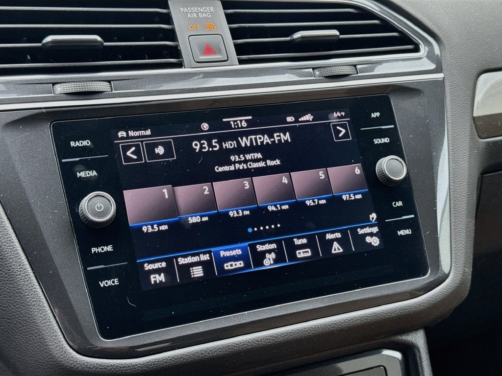 Used 2023 Volkswagen Tiguan SE w/ Panoramic Sunroof Package AWD/4WD image 15