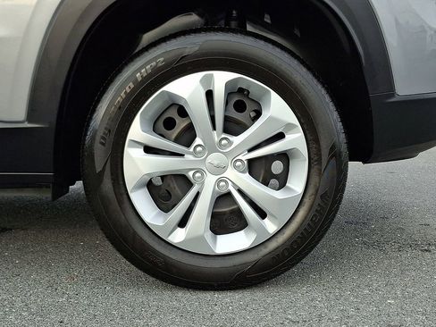 Used 2024 Chevrolet Trax LS image 9