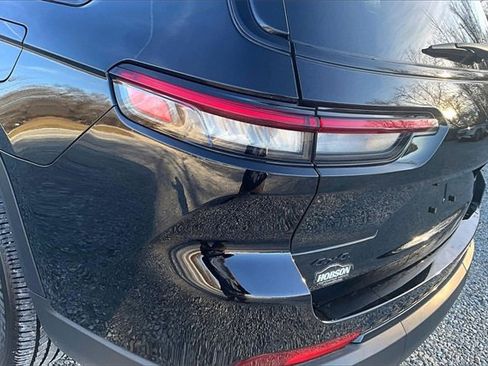 Used 2024 Jeep Grand Cherokee L Altitude image 30