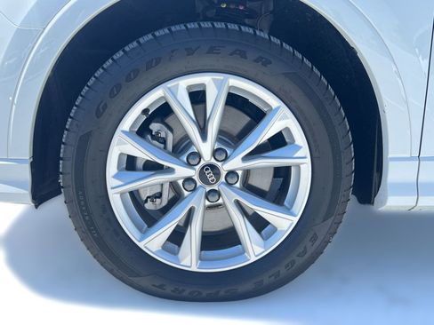 Certified 2025 Audi Q3 2.0T Premium Plus w/ Premium Plus Package image 12